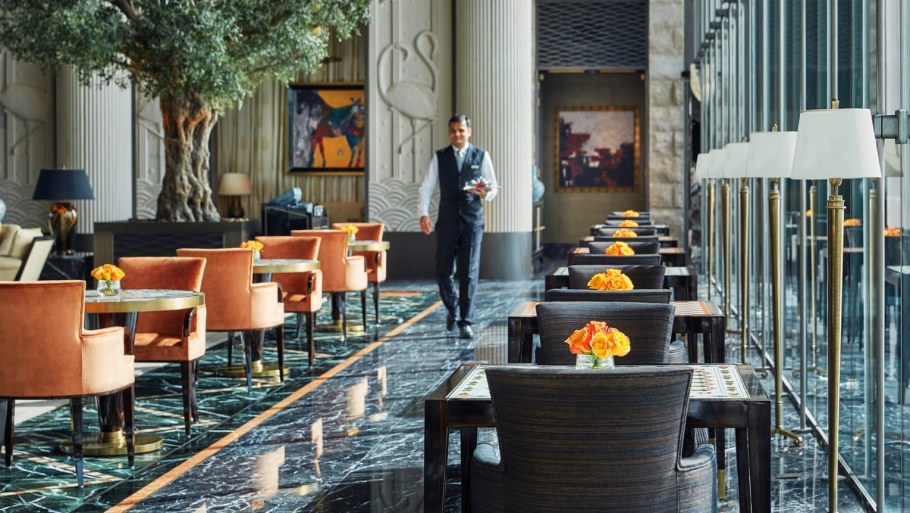 Лобби отеля four Seasons