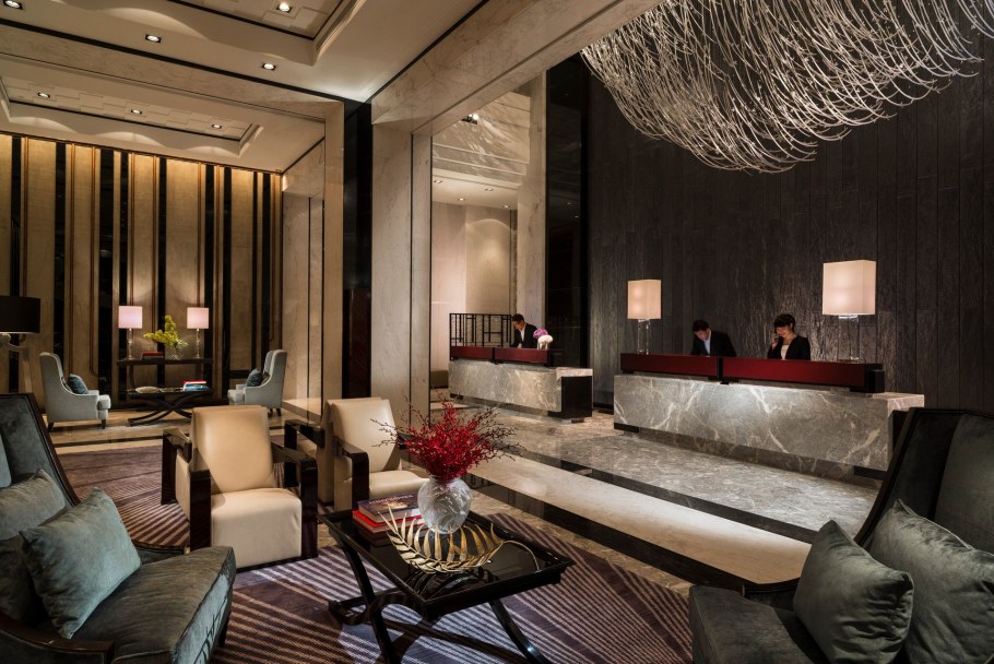 Four Seasons Hotel лобби