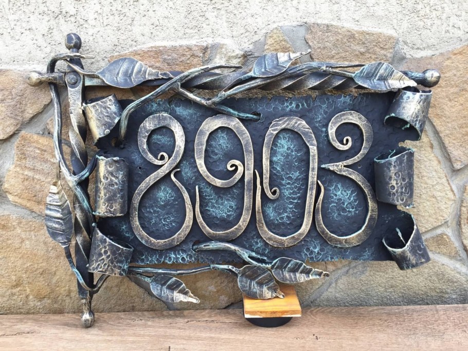 Кованые вывески