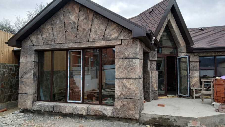 Фасады домов из арт бетона