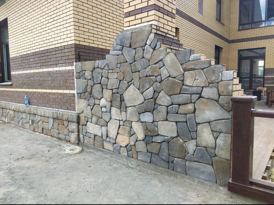 Цоколь из арт бетона