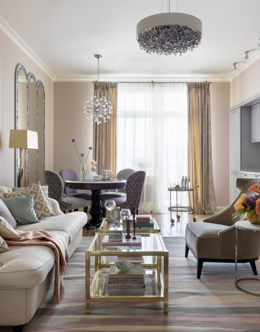 Гостиная с двумя люстрами