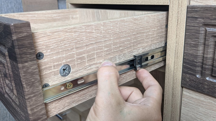 Демонтаж ящиков с телескопическими направляющими