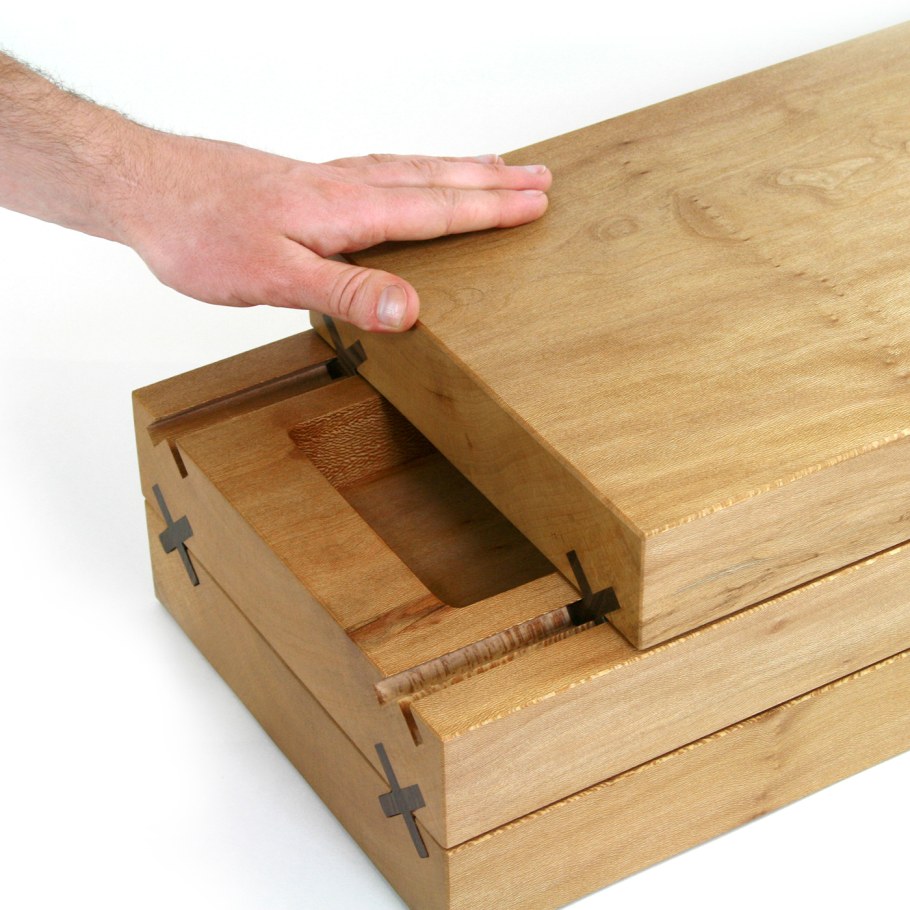 Ящик на деревянных направляющих