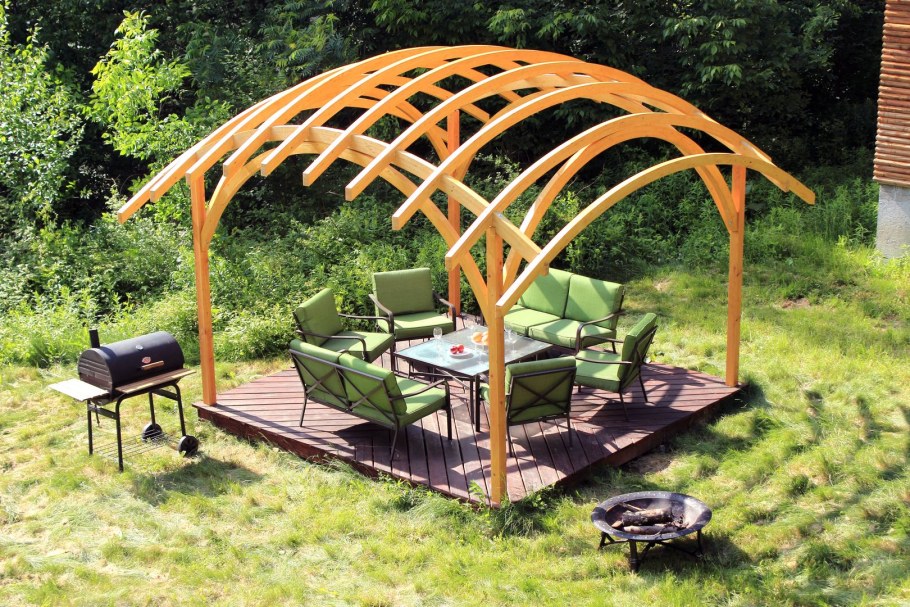 Беседка с круглой крышей