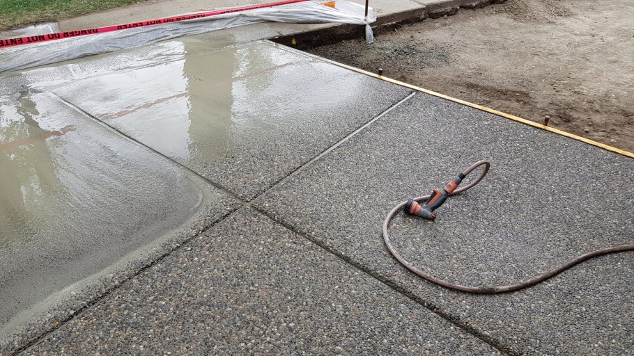 Мытый бетон дорожки