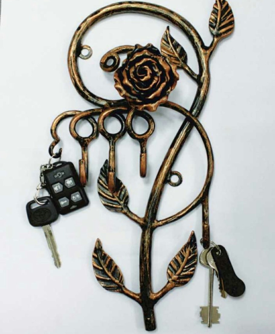 Кованая ключница на стену
