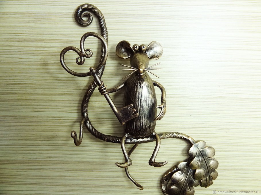 Кованая ключница настенная