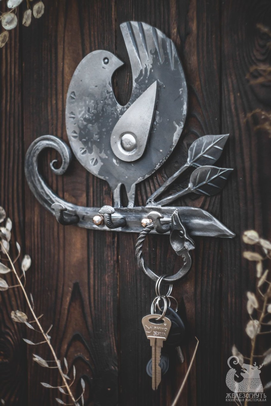Художественная ковка ключница
