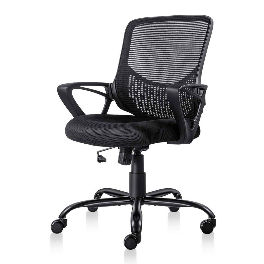 Кресло с сеткой на спинке