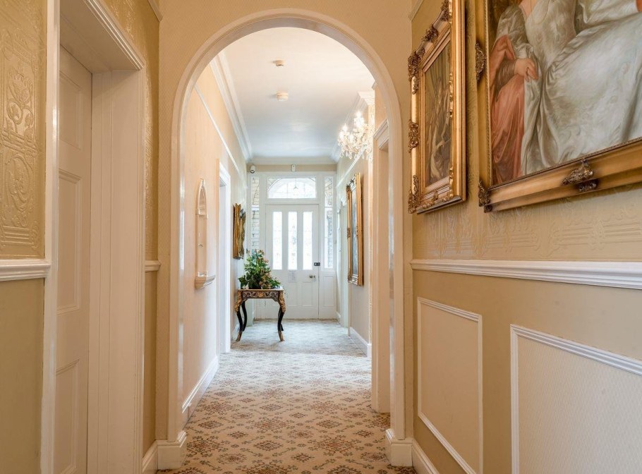 Холл коридор КРОСТ