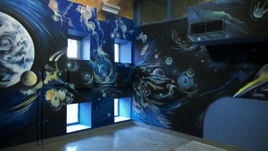 Роспись стен космос