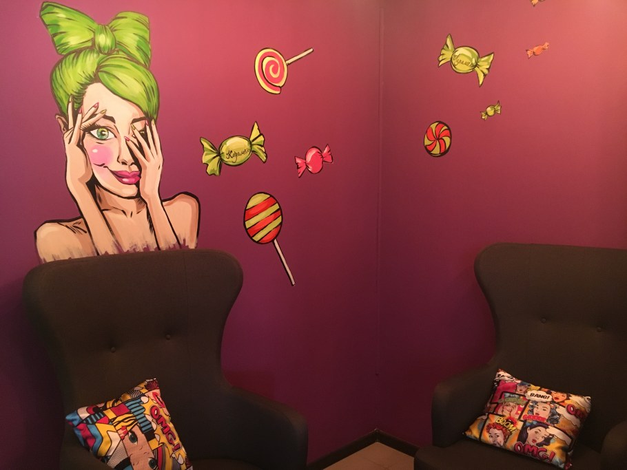 Парикмахерская в стиле поп арт