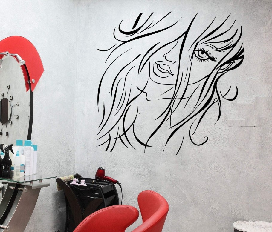 Рисунок на стене в салоне красоты
