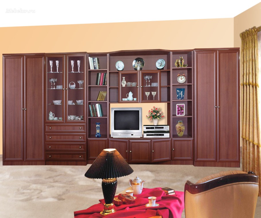 Елизавета 2 на стенке