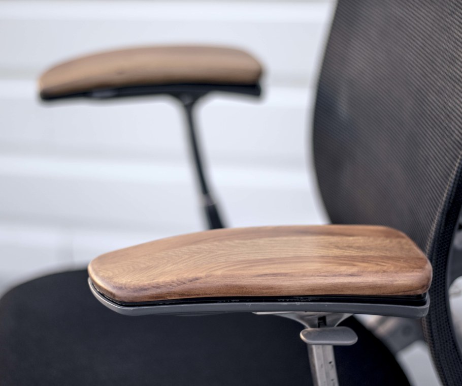 Решетка на подлокотник офисного стула бук