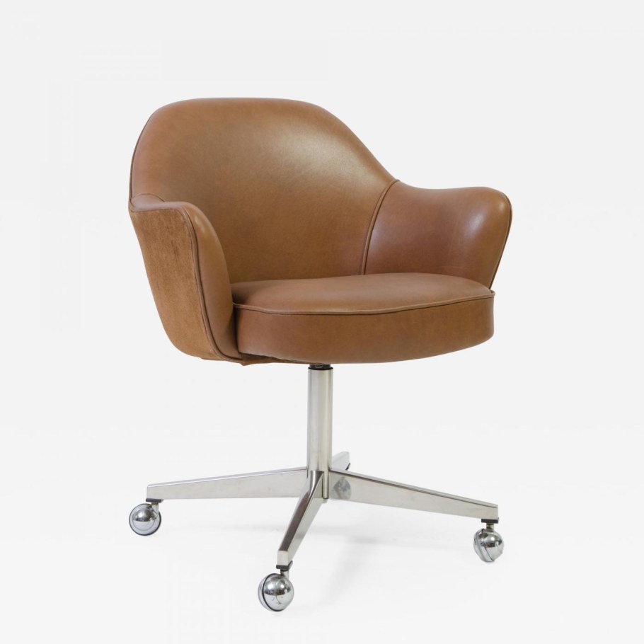 Saarinen Executive Arm Chair with Swivel Base