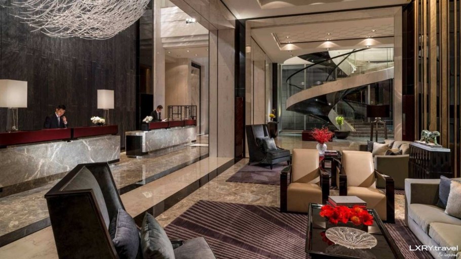 Лобби отеля four Seasons