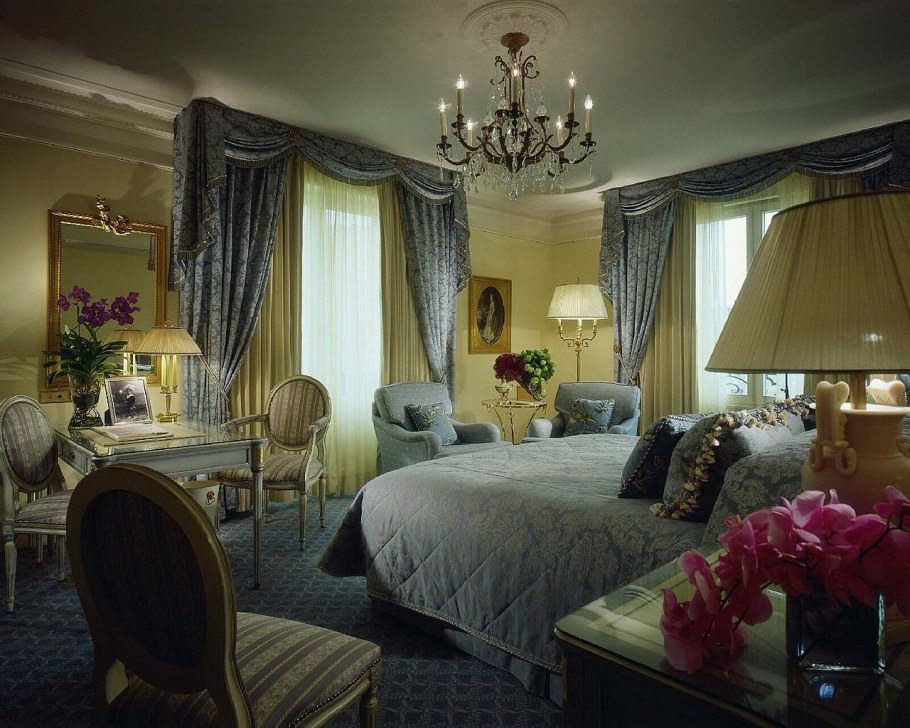 Отель Георг 5 в Париже