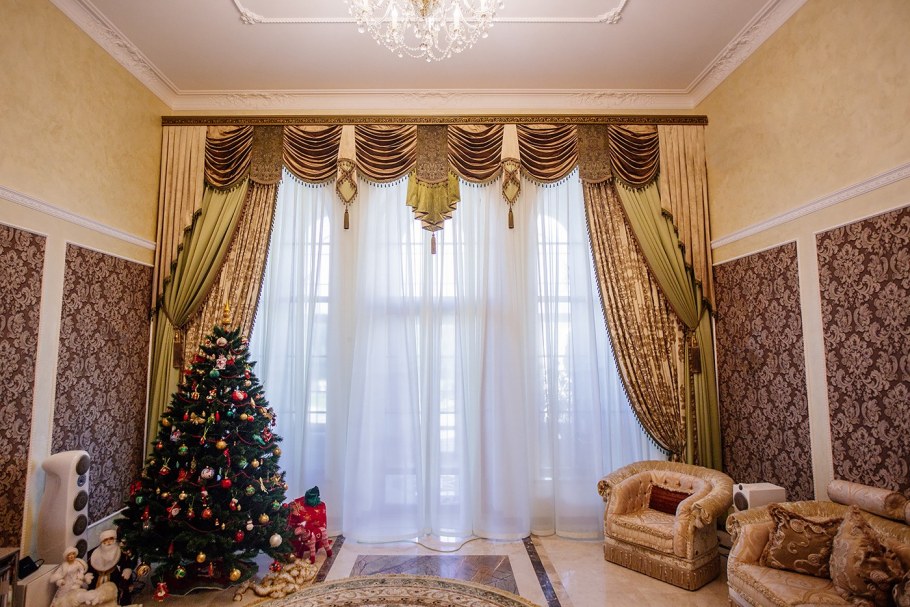 Шторы с ламбрекеном в гостиную