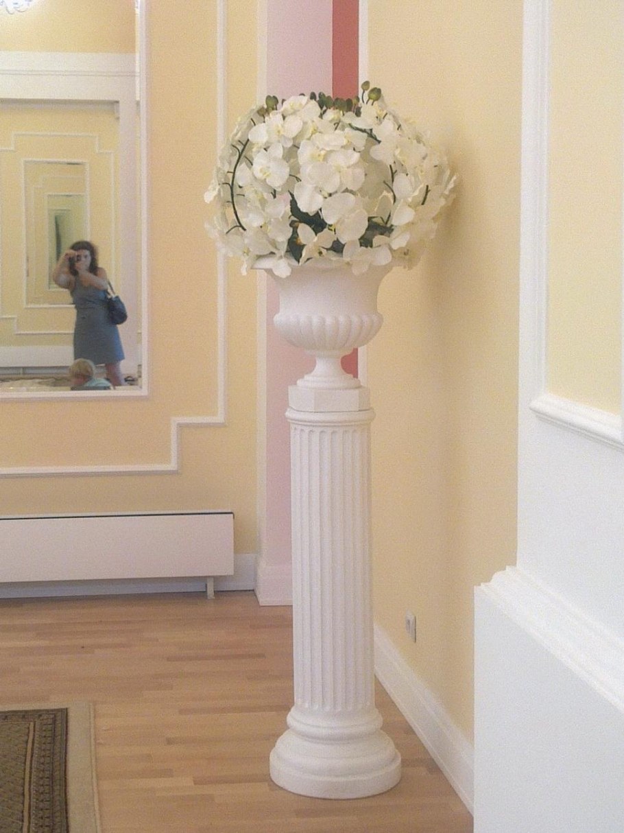 Колонна для цветов