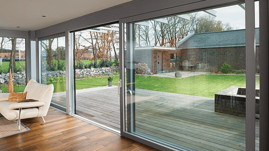 Остекление веранды Рехау