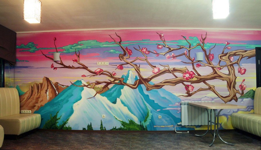 Рисунок на стене в квартире