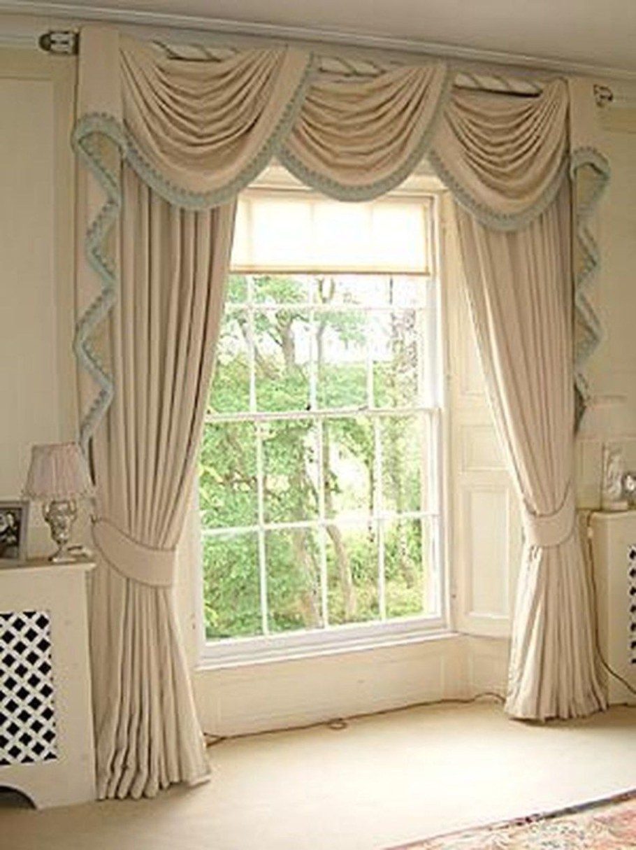 Шторы на окно с ламбрекеном