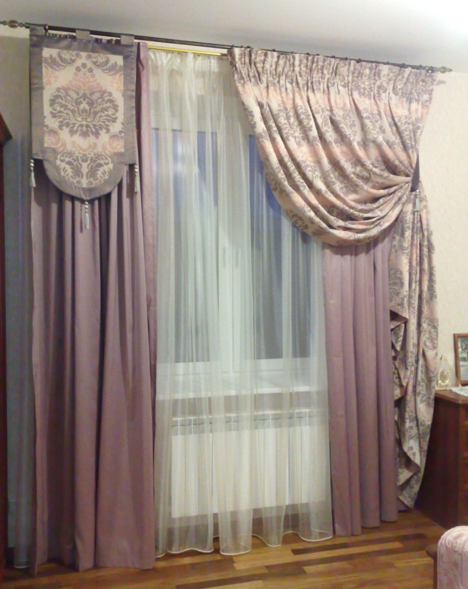 Ассиметричные шторы для спальни классика