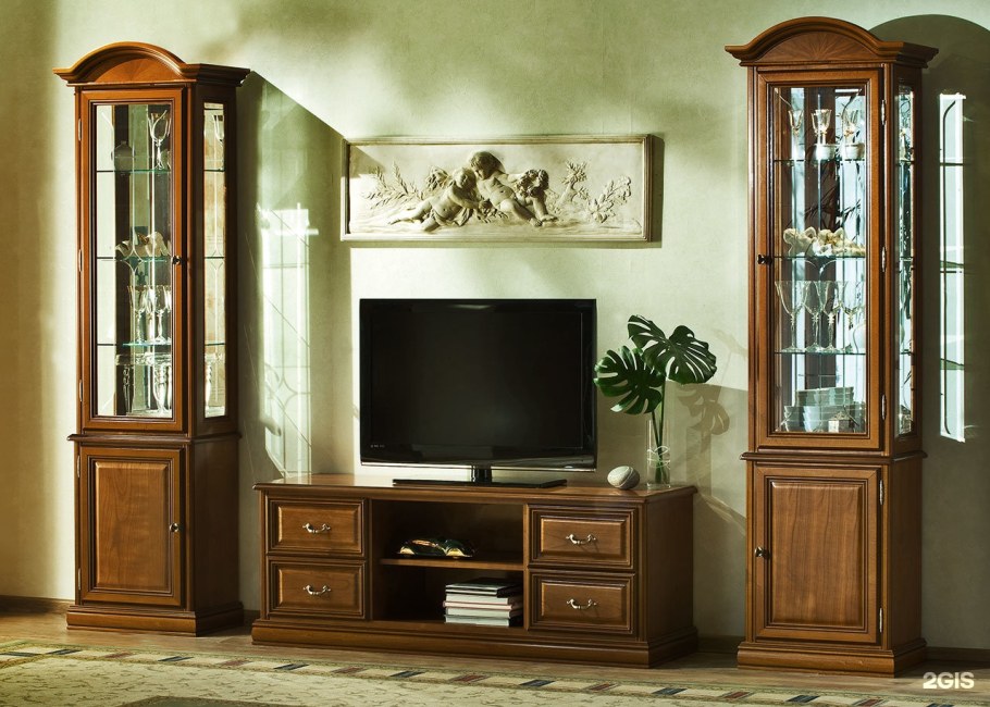 Гостиная с витринами