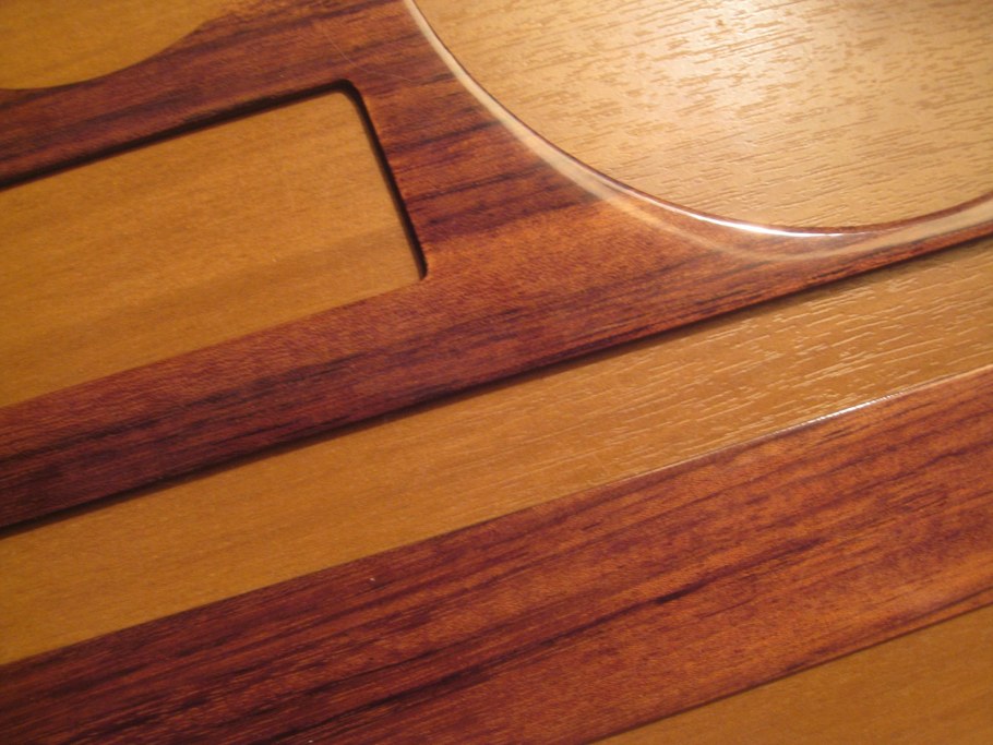 Искусственный шпон красного дерева