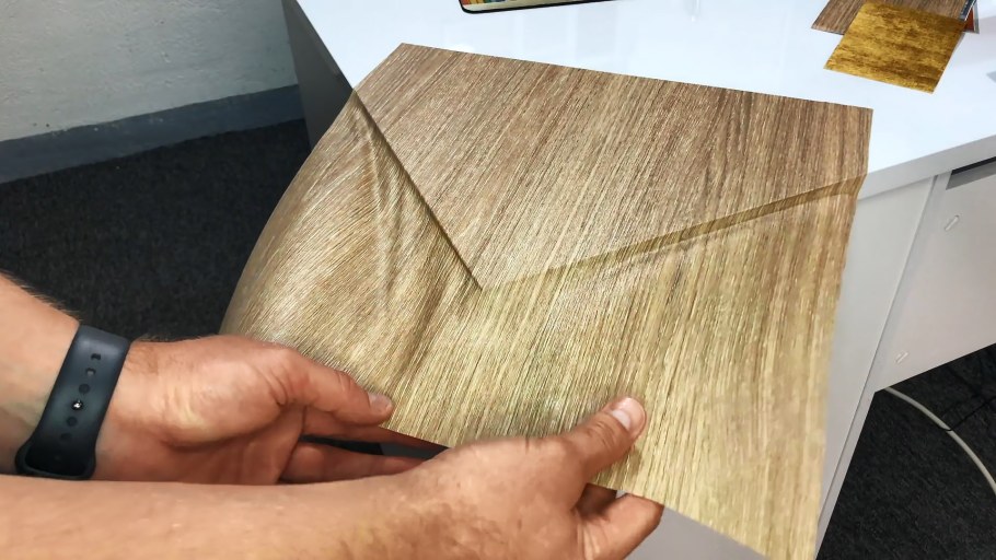 Наклеивание пленки на мебель