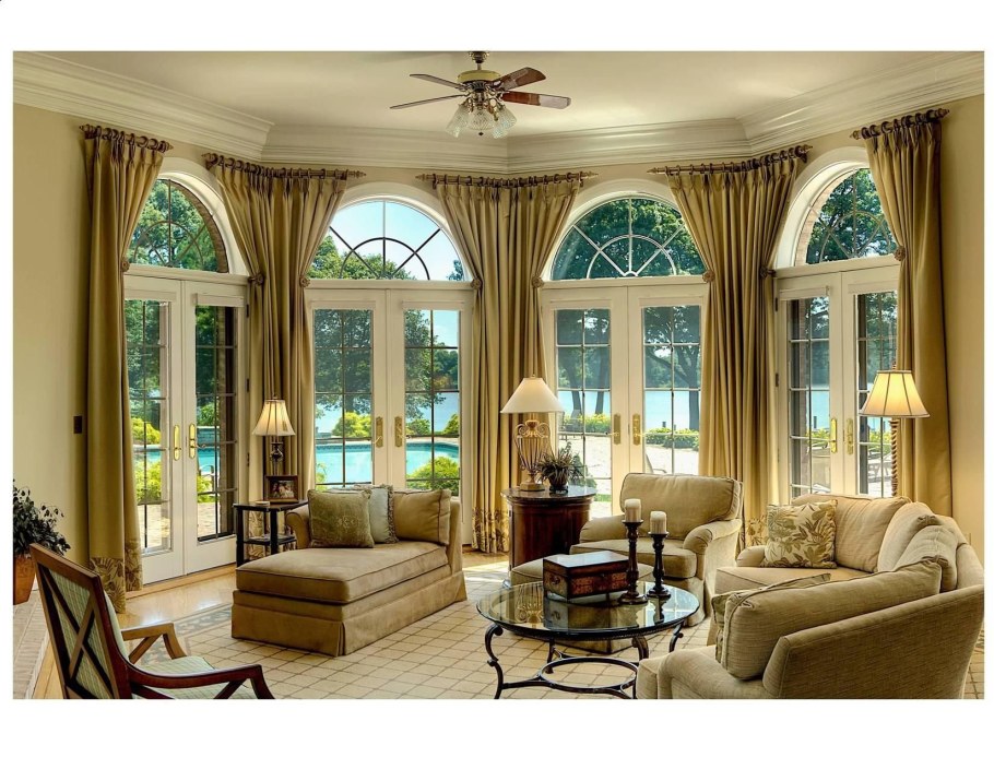 Большие арочные окна