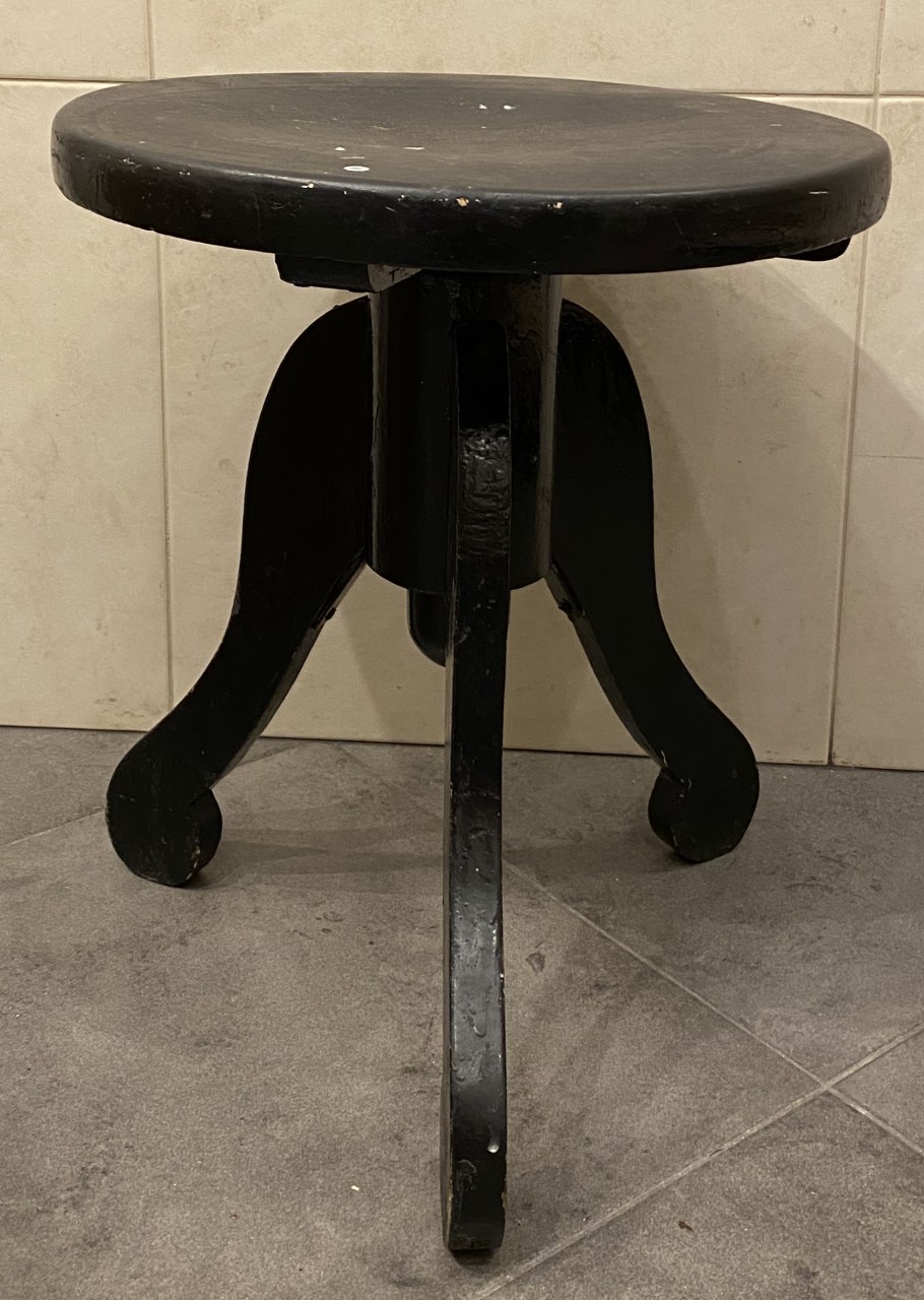 Стул для пианино