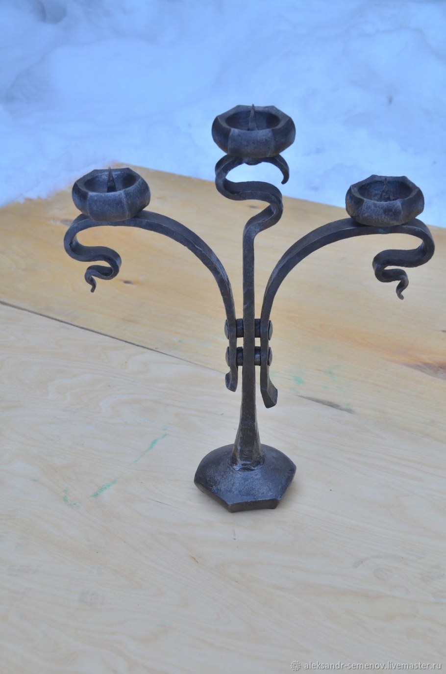 Подсвечник из кованных элементов