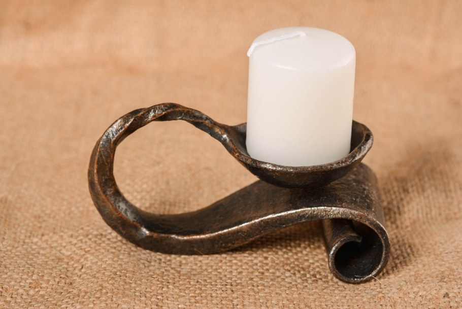 Подсвечники из металла