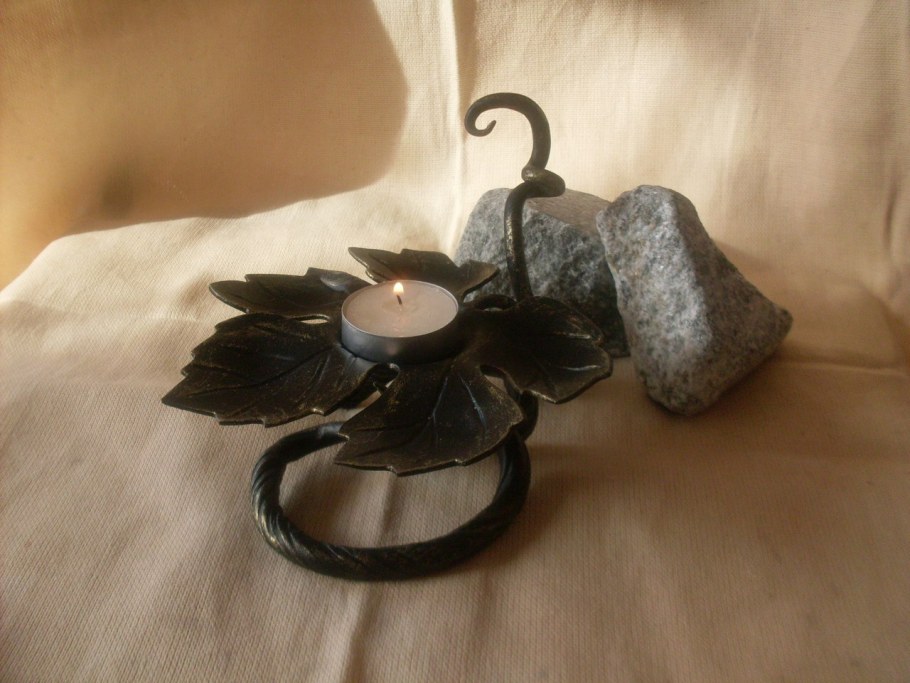 Подсвечники из металла