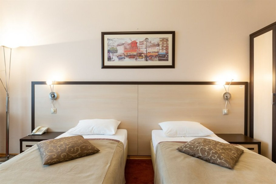 Резидент отель Дубна ресторан