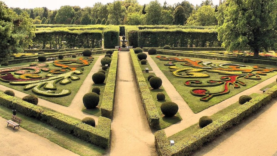 Сады и замок в городе Кромержиж