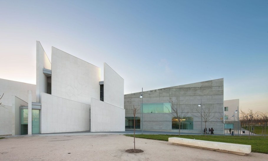 Университет Сан Хорхе