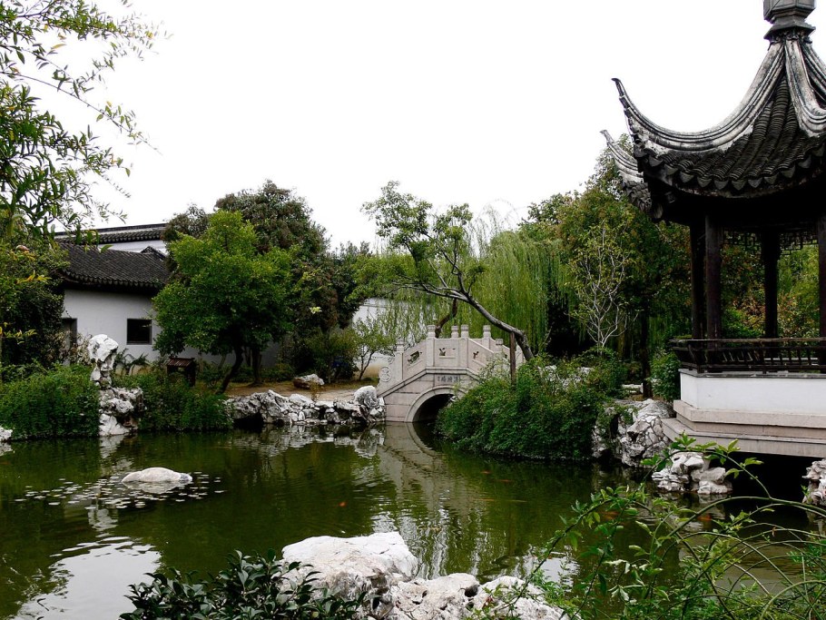Классические китайские сады в городе Сучжоу