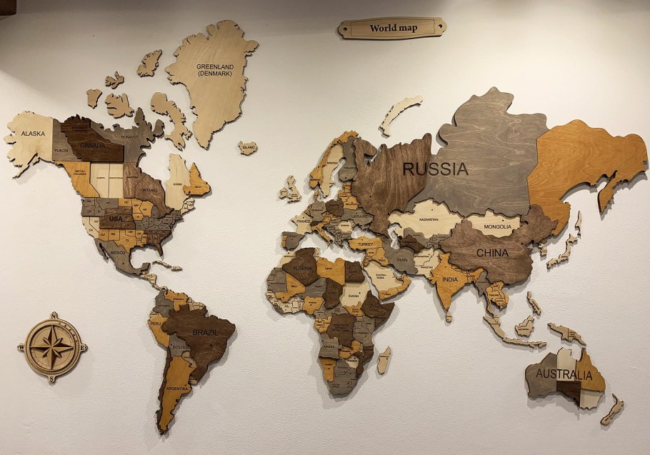 Деревянная карта мира на стену