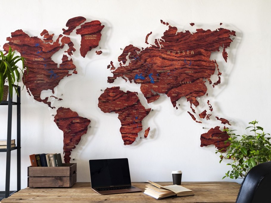 Карта мира из дерева на стену