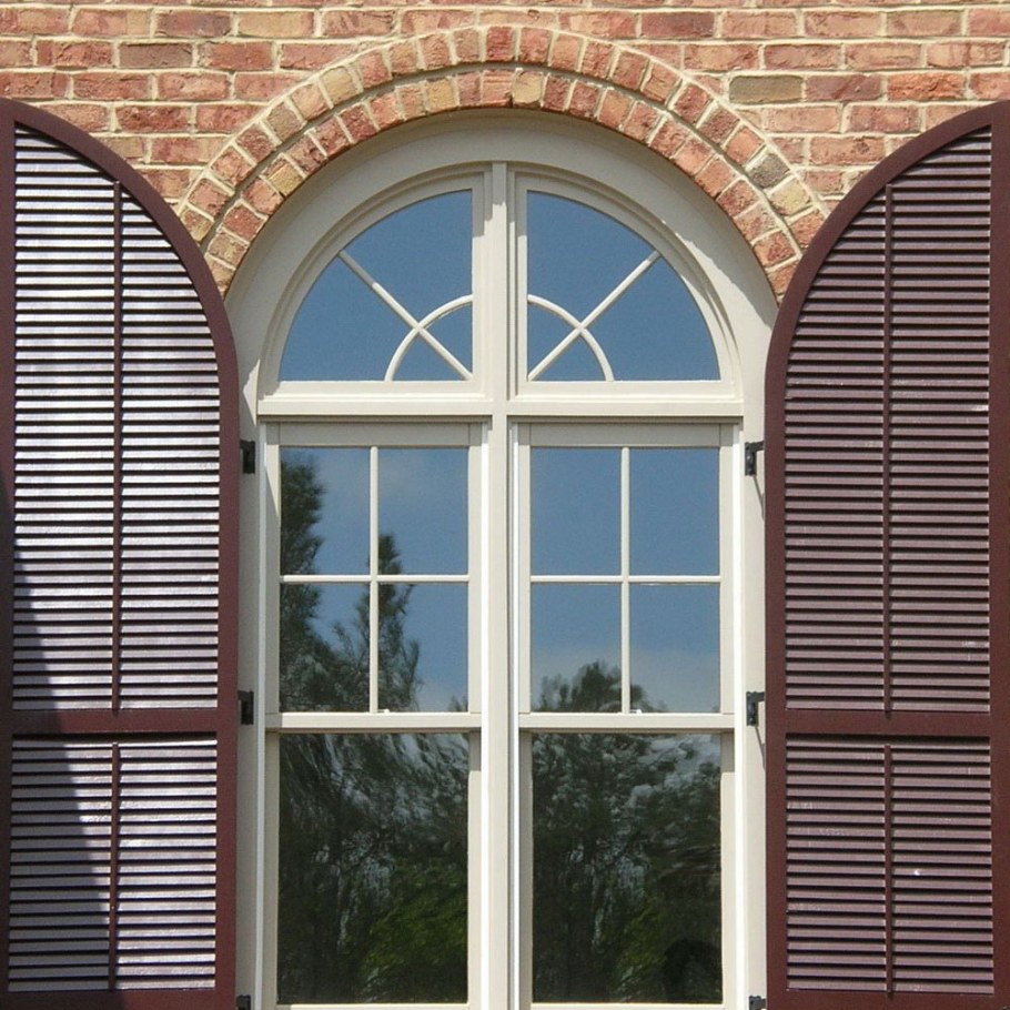 Арочное окно со шпросами