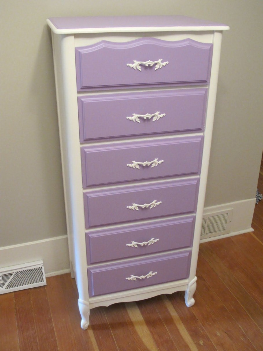 Комод для спальни сиреневый