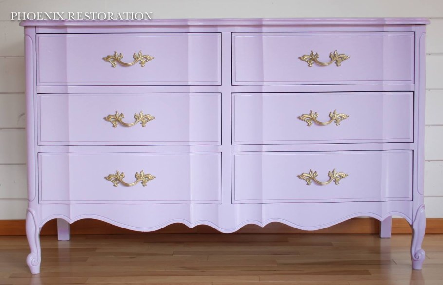 Комод цвета лаванды