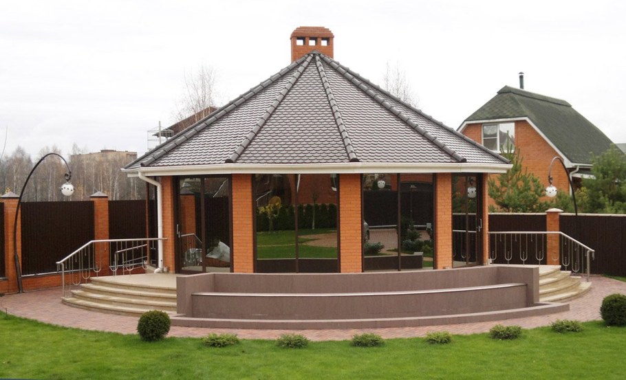 Круглая беседка из кирпича