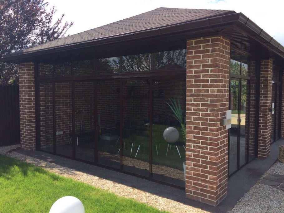 Беседки из кирпича и стекла