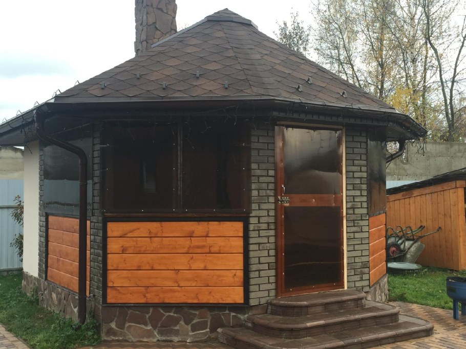 Шестигранная беседка из кирпича
