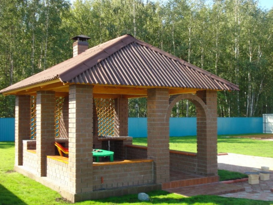 Беседка с кирпича